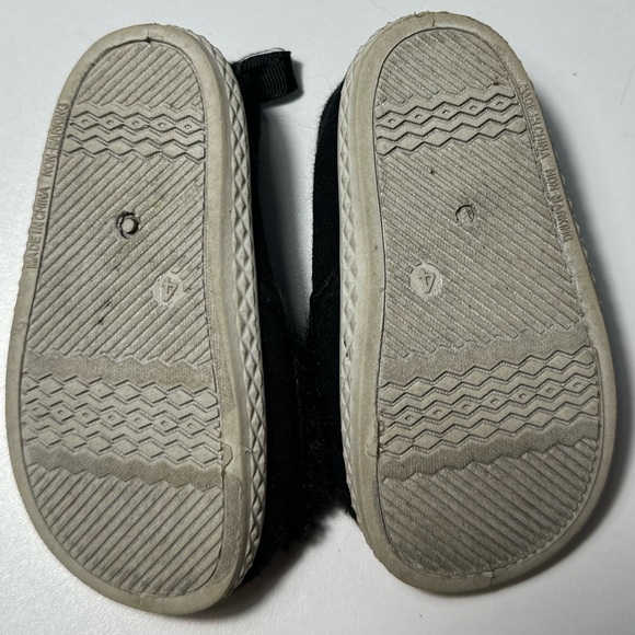 🎁FREE w/2+ items bundle. Kitty Cat Slip on sneakers. - Picture 2 of 3